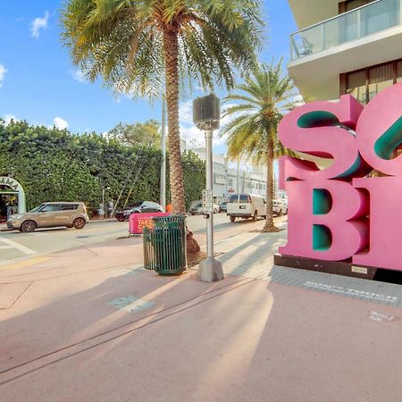 Beachfront 1 Bedroom With 2 Queen Beds On Ocean Drive Miami Beach Exterior photo